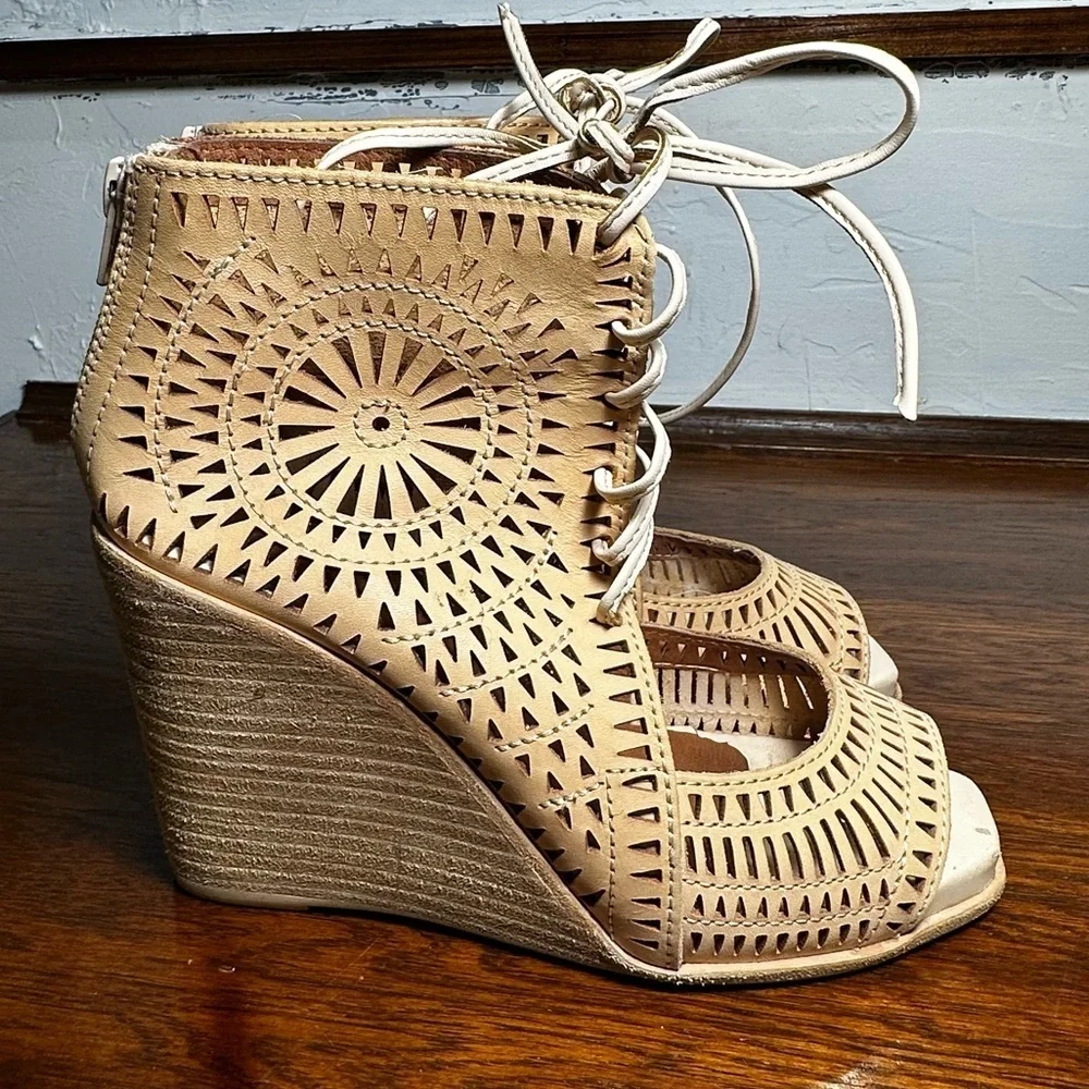 Jeffrey Campbell Rodillo Sandals Wedge Laser Cut Leather Size 7 Beige